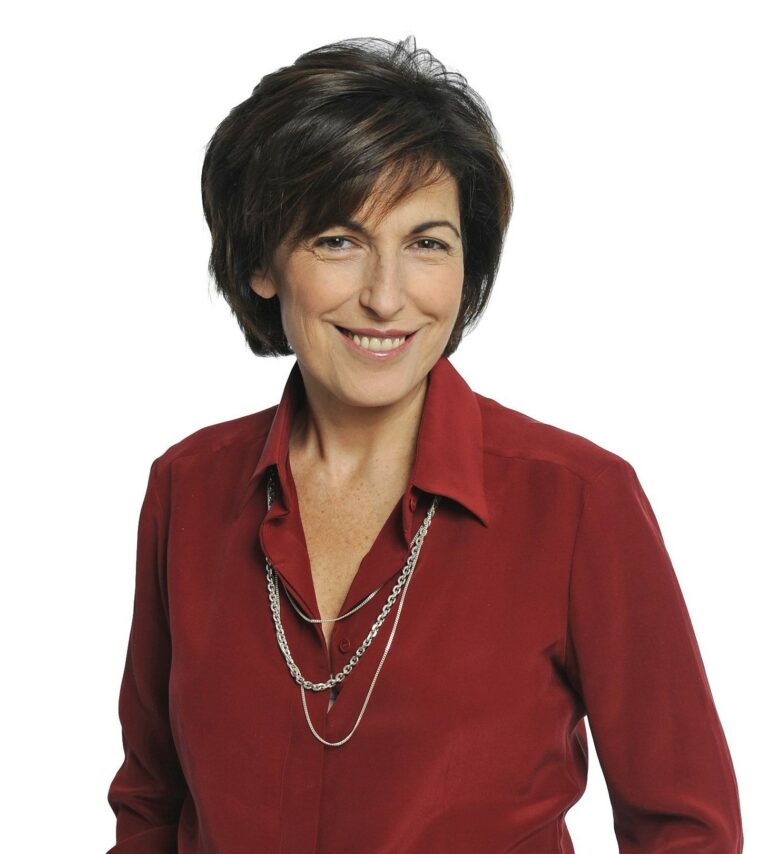 STUDIO BFM - RUTH ELKRIEF - EN ATTENTE APPROVAL VOIR AVEC FLO